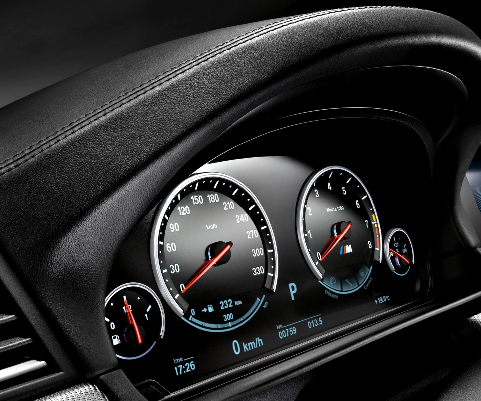 Приборная панель BMW F10 обои