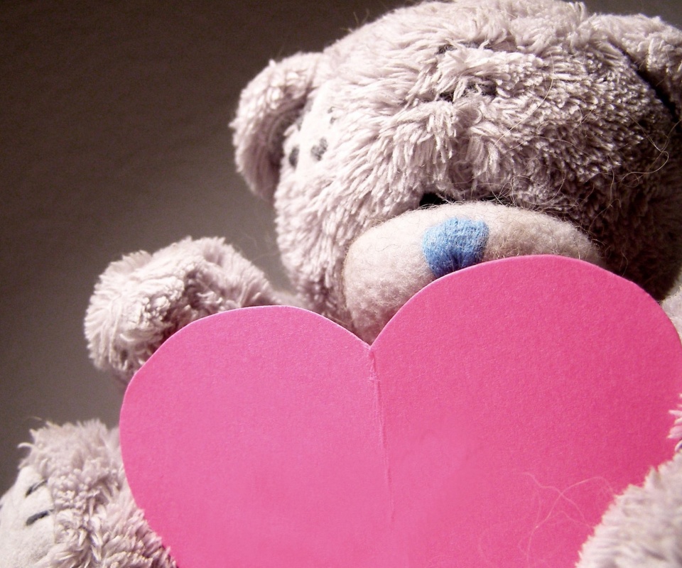 Мишка с сердцечком обои