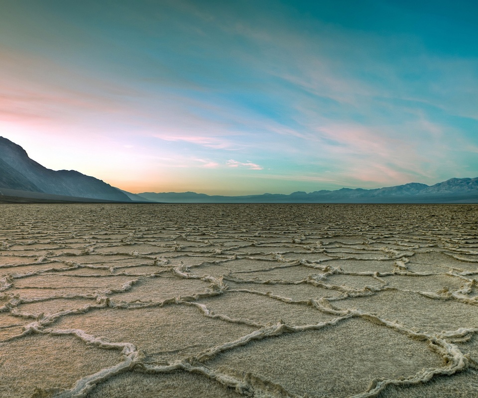 Высохшее пустынное озеро обои