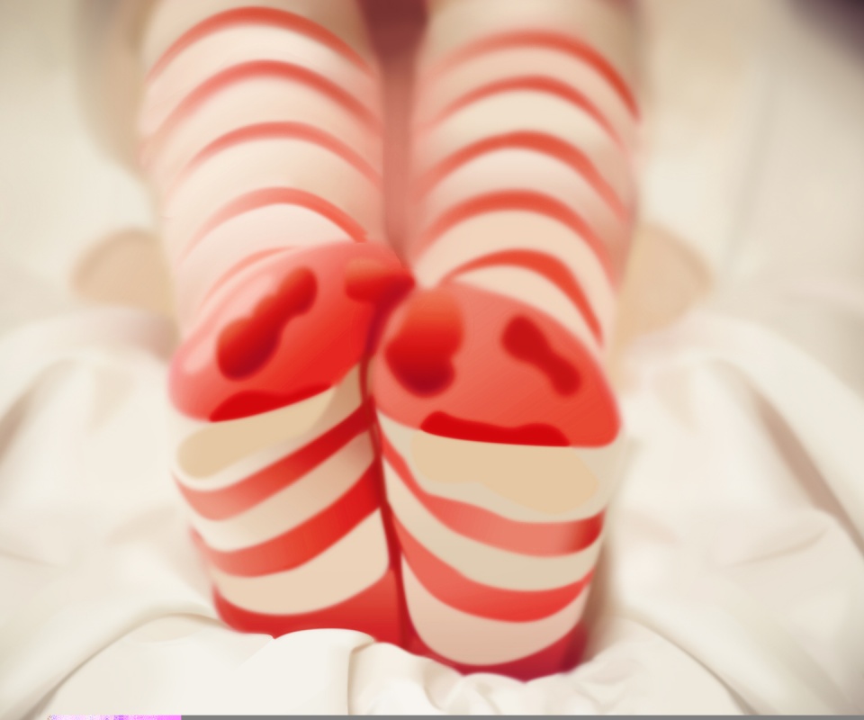 Ножки в полосатых чулках обои