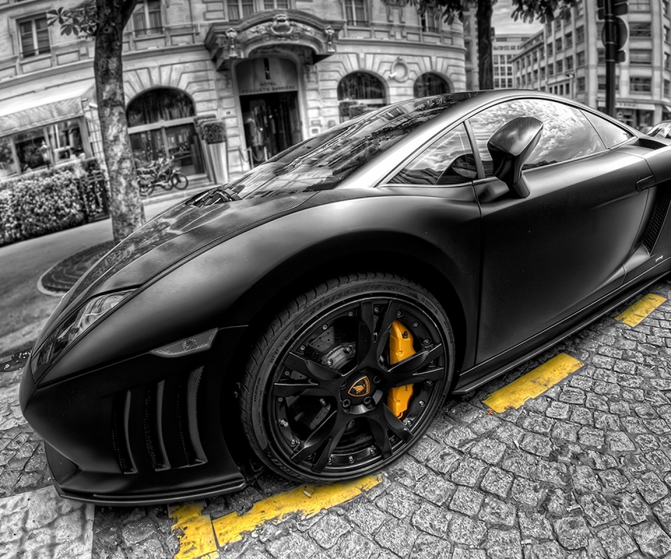 Ламборжини и Порше широкоугольным объективом обои