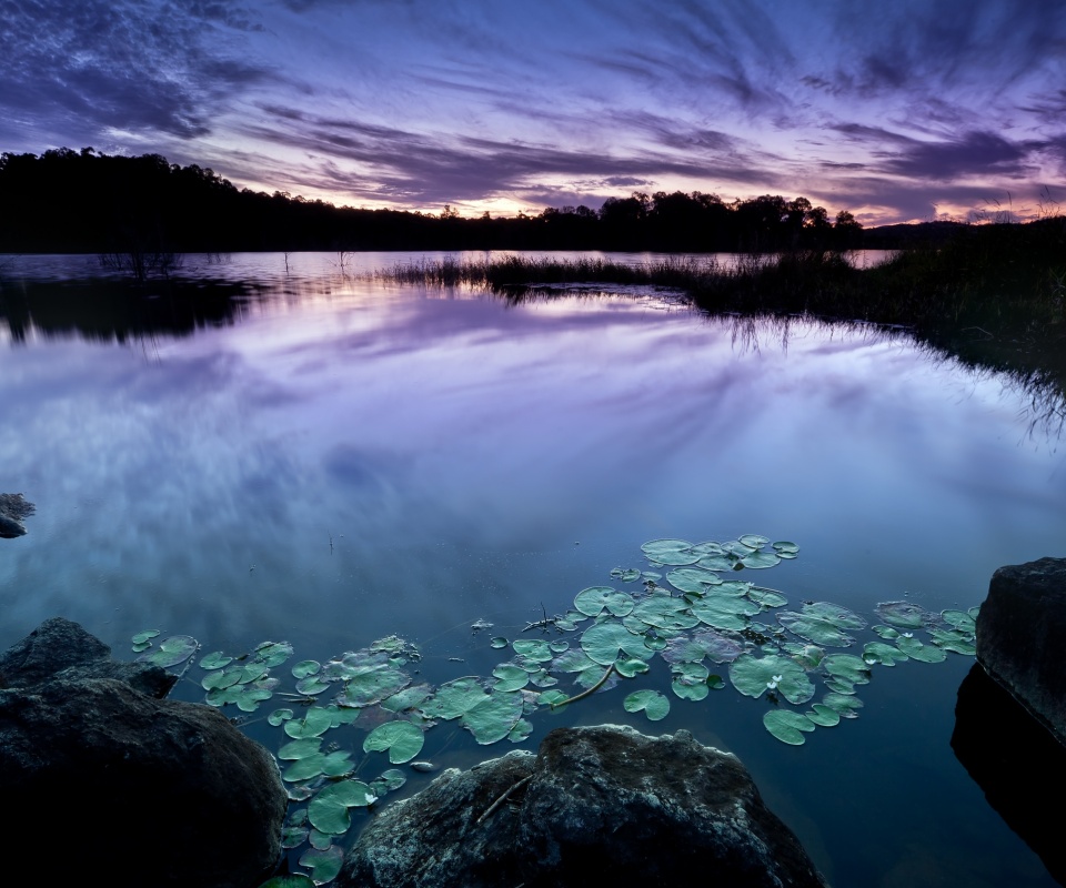 Озеро поздним вечером обои
