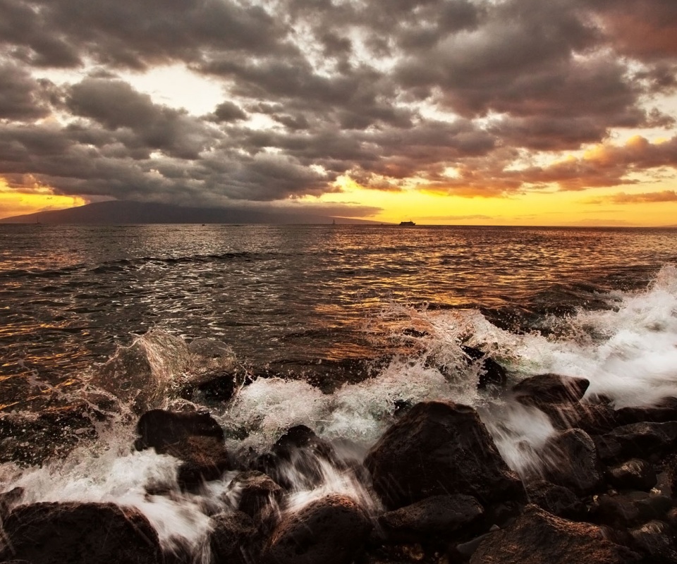 Неспокойно синее море.. обои