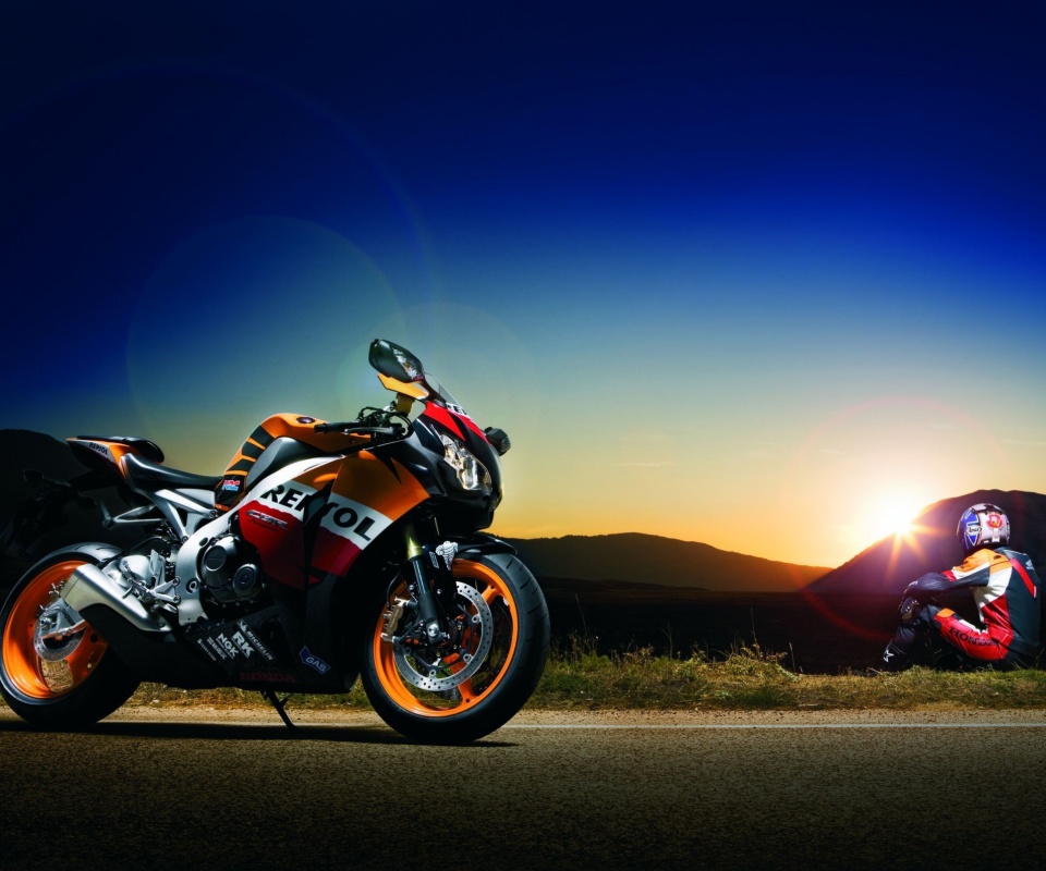 Мотоциклист и мотоцикл обои