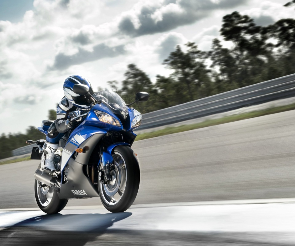 Мотоциклист на треке обои