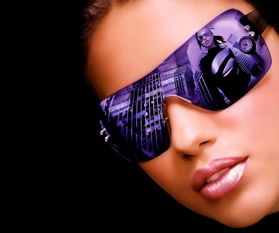 Девушка в стильных очках обои