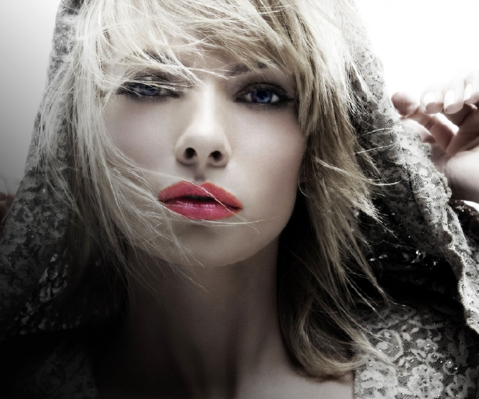 Девушка с красными губами обои