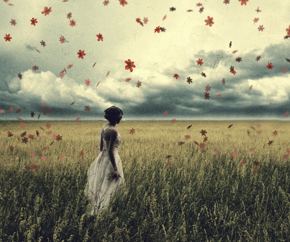 Грустная девушка в поле травы обои