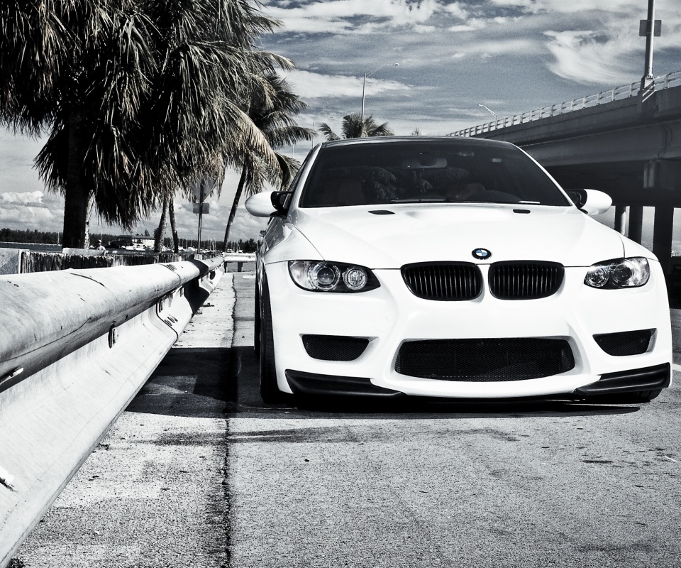 BMW в тропиках обои