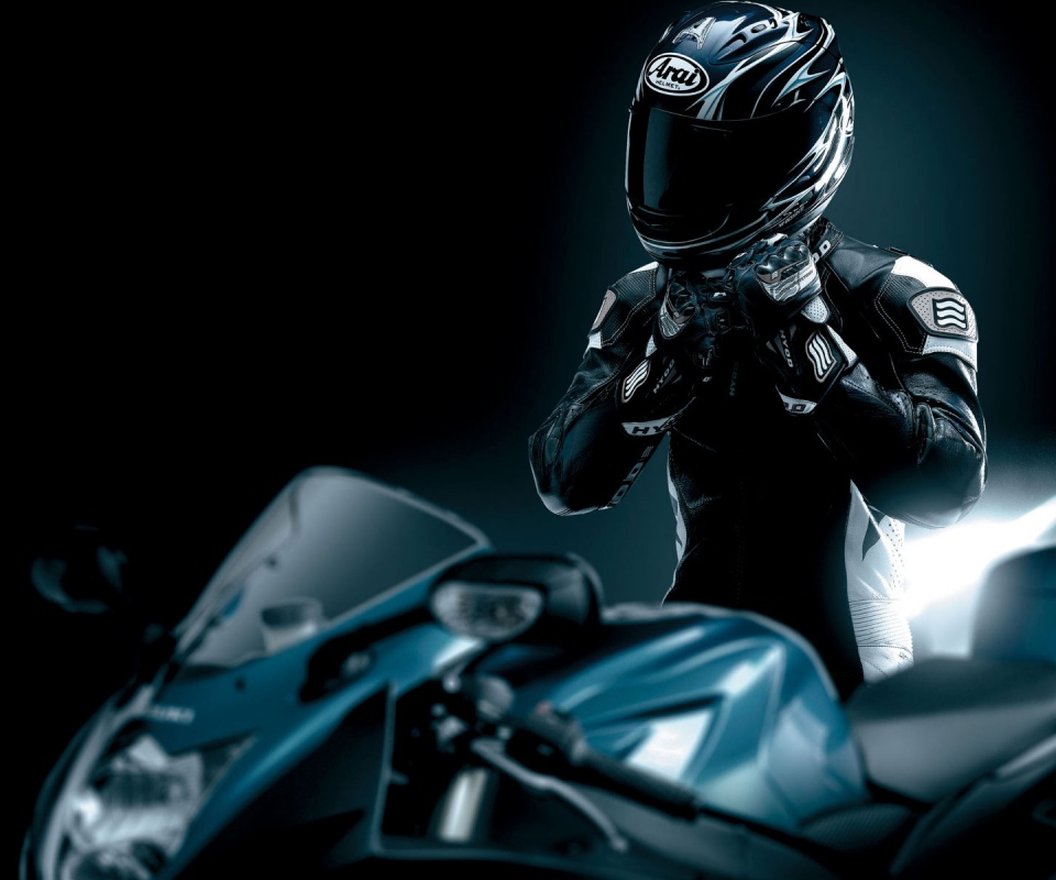 Мотоциклист в черном обои