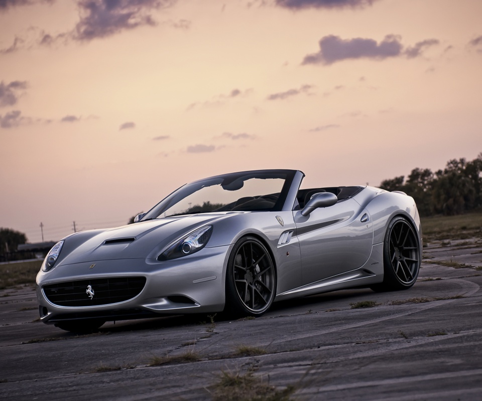 Ferrari на взлетном поле обои