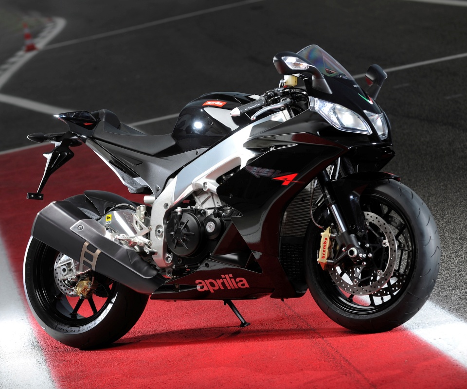 Aprilia на треке обои