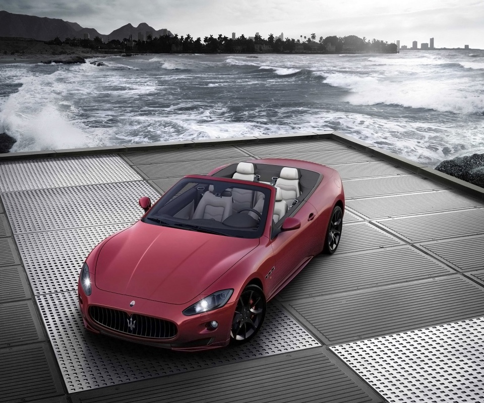 Мазерати на берегу моря обои