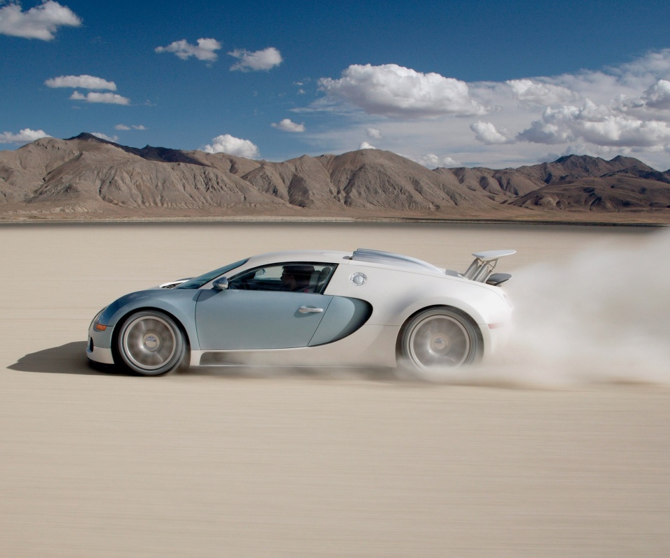 Бугатти в долине обои