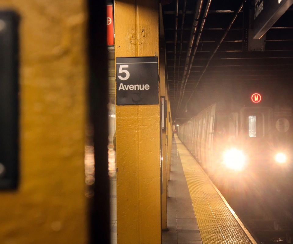 Станция метро обои