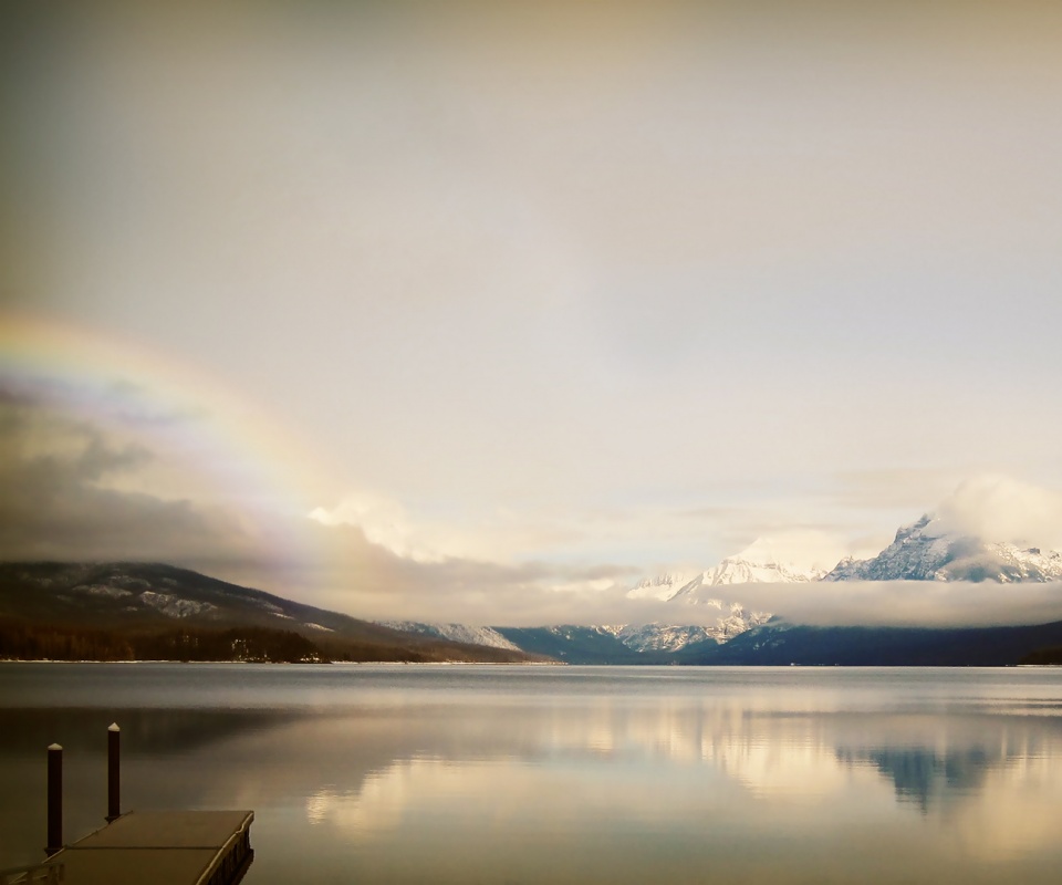 Спокойное горное озеро обои