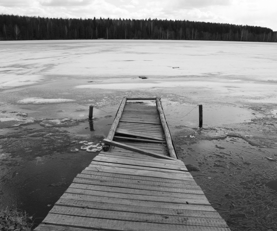 Пирс на замерзшем озере обои