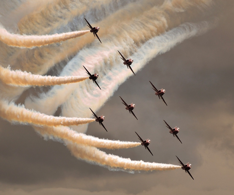 Красивая эскадра самолетов на авиашоу обои