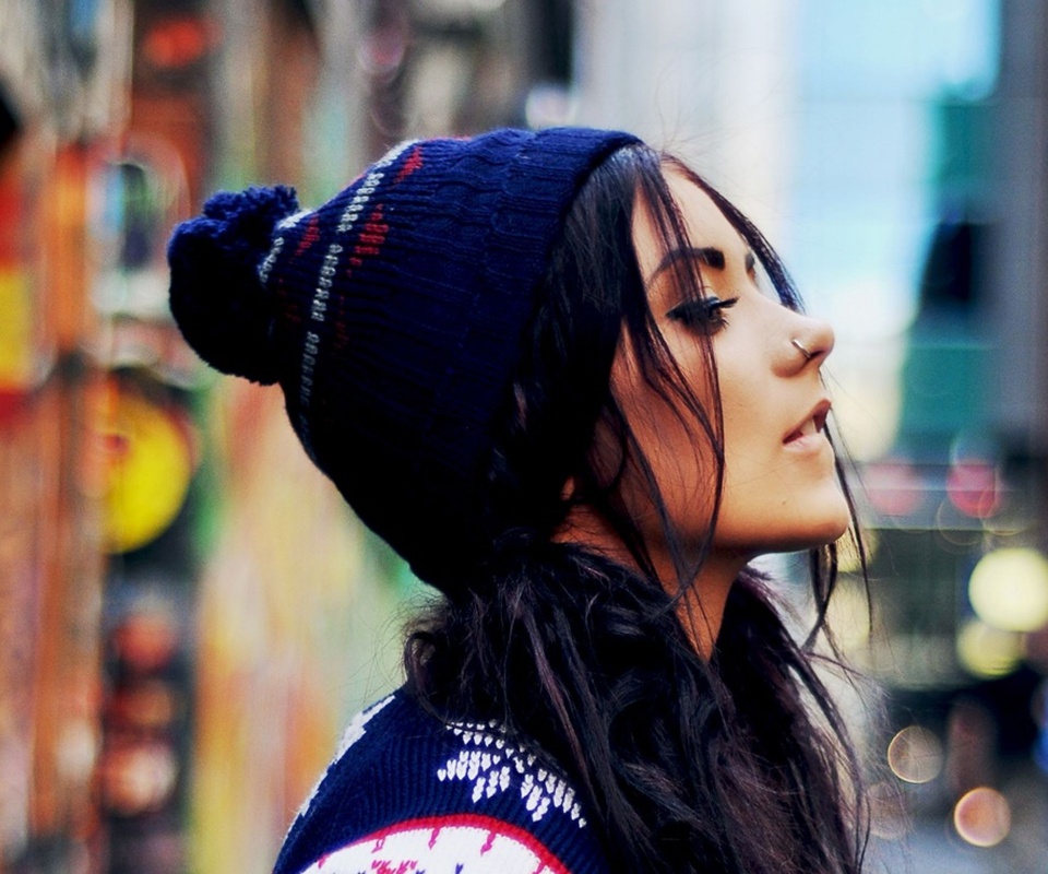 Девушка в шапке обои