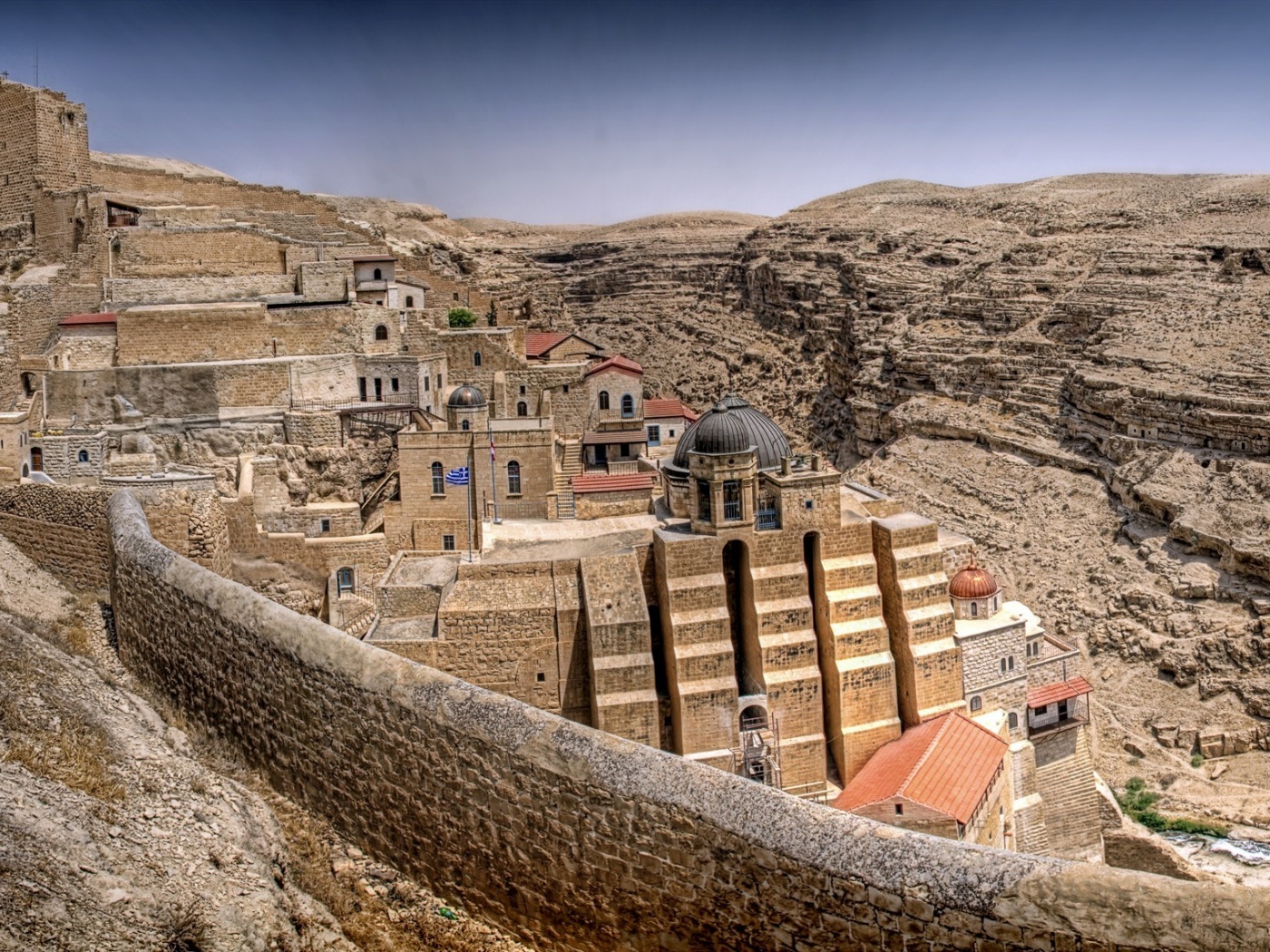 Город среди скал обои