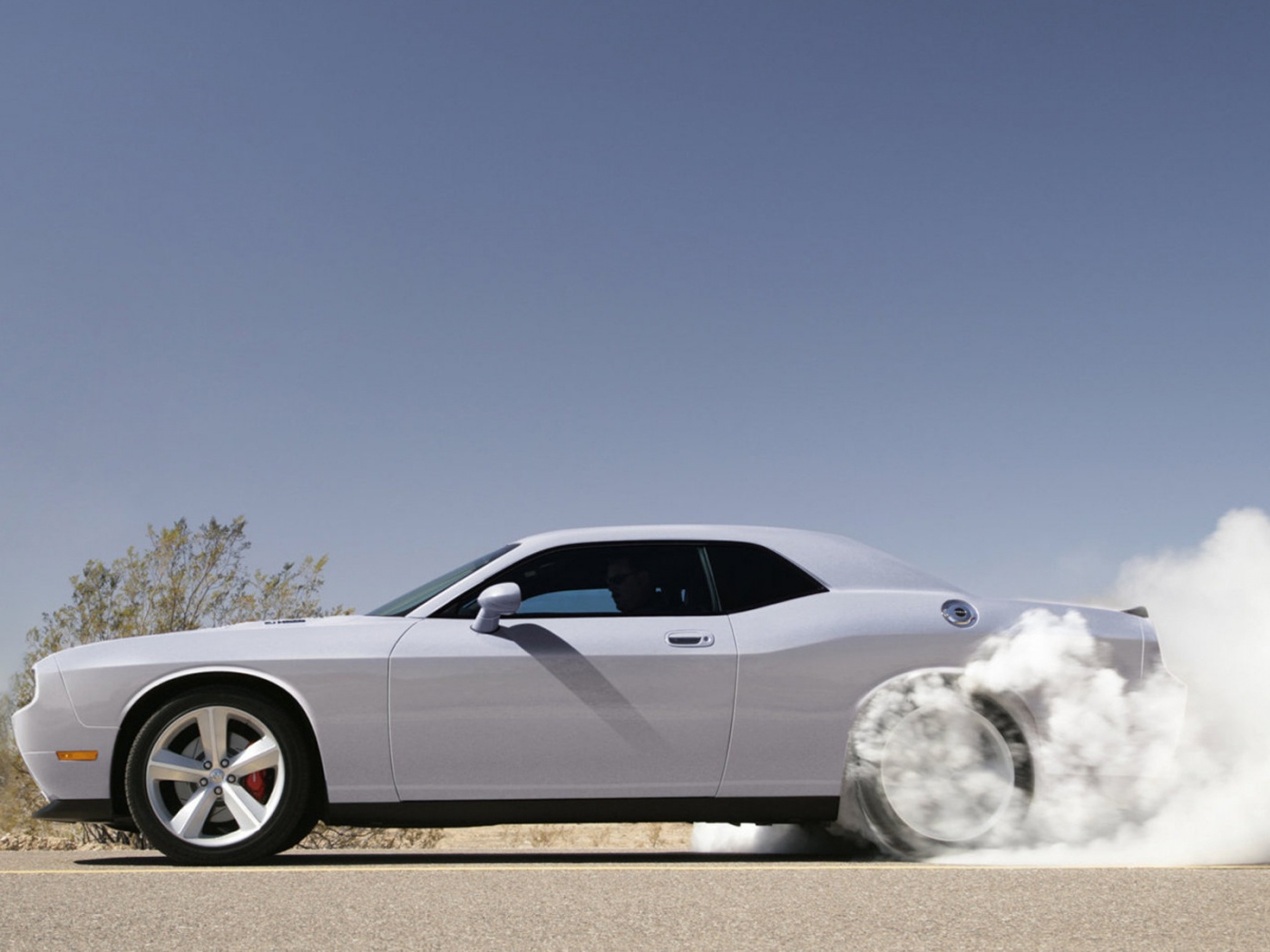 Стартующий Форд Мустанг обои