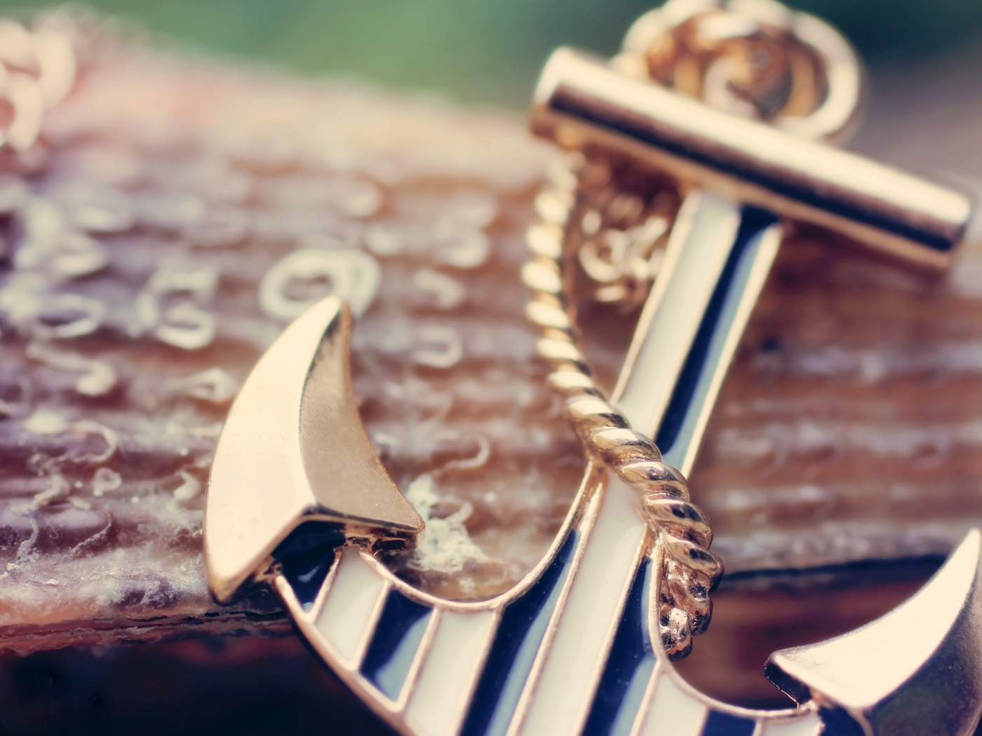 Кулон в виде якоря обои