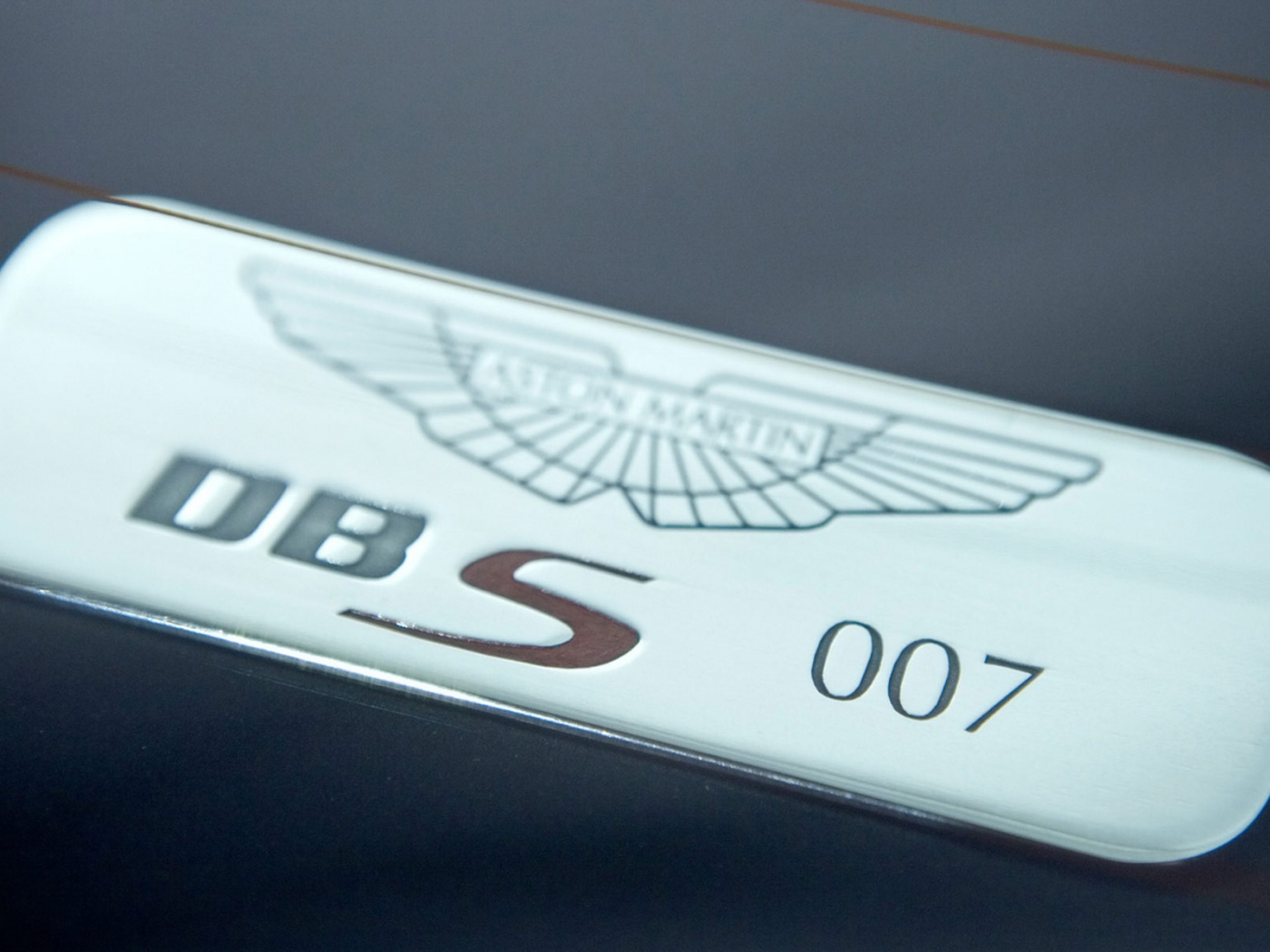 Астон Мартин Джеймса Бонда, табличка обои