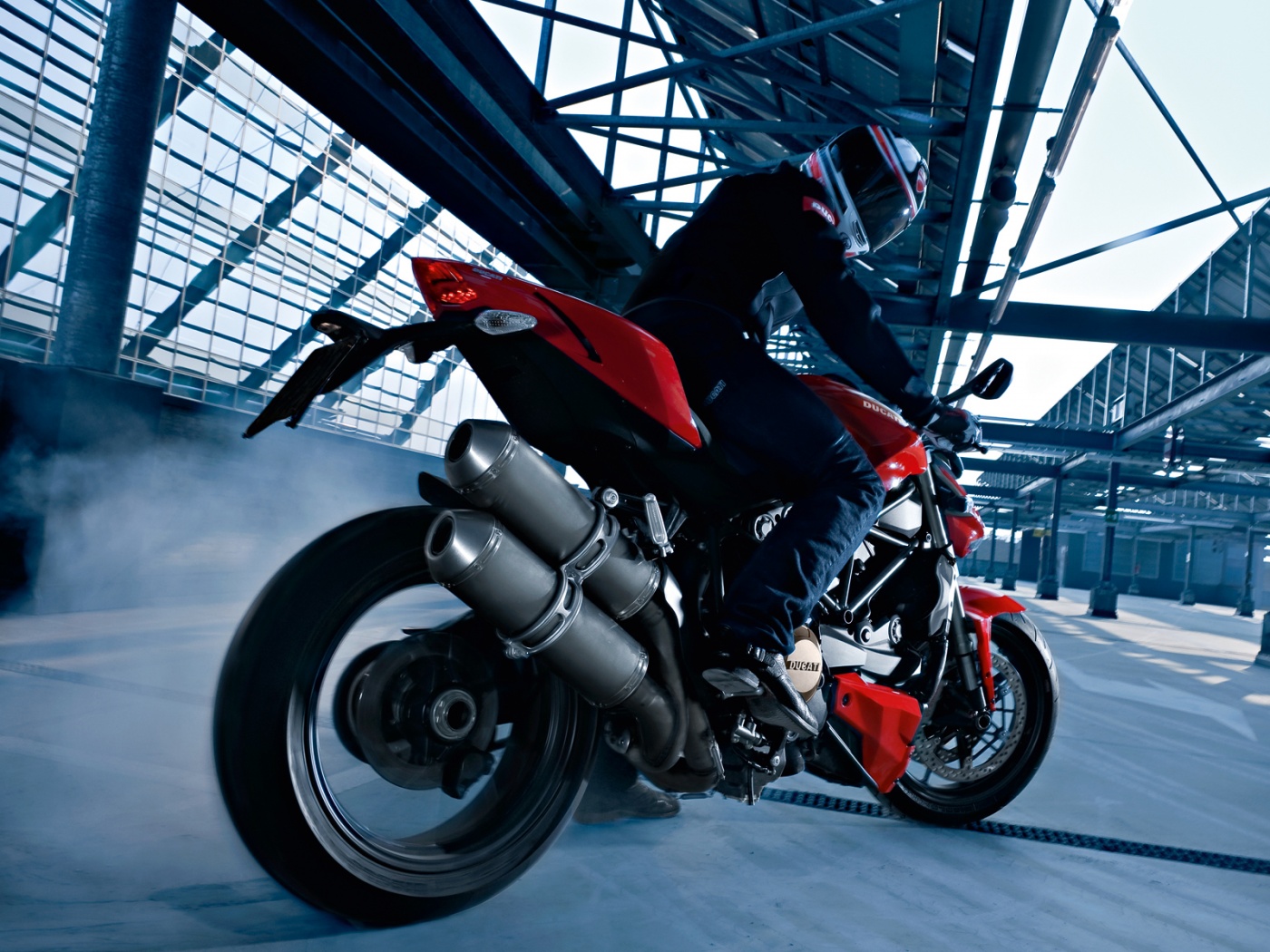 Пробуксовка на мотоцикле обои