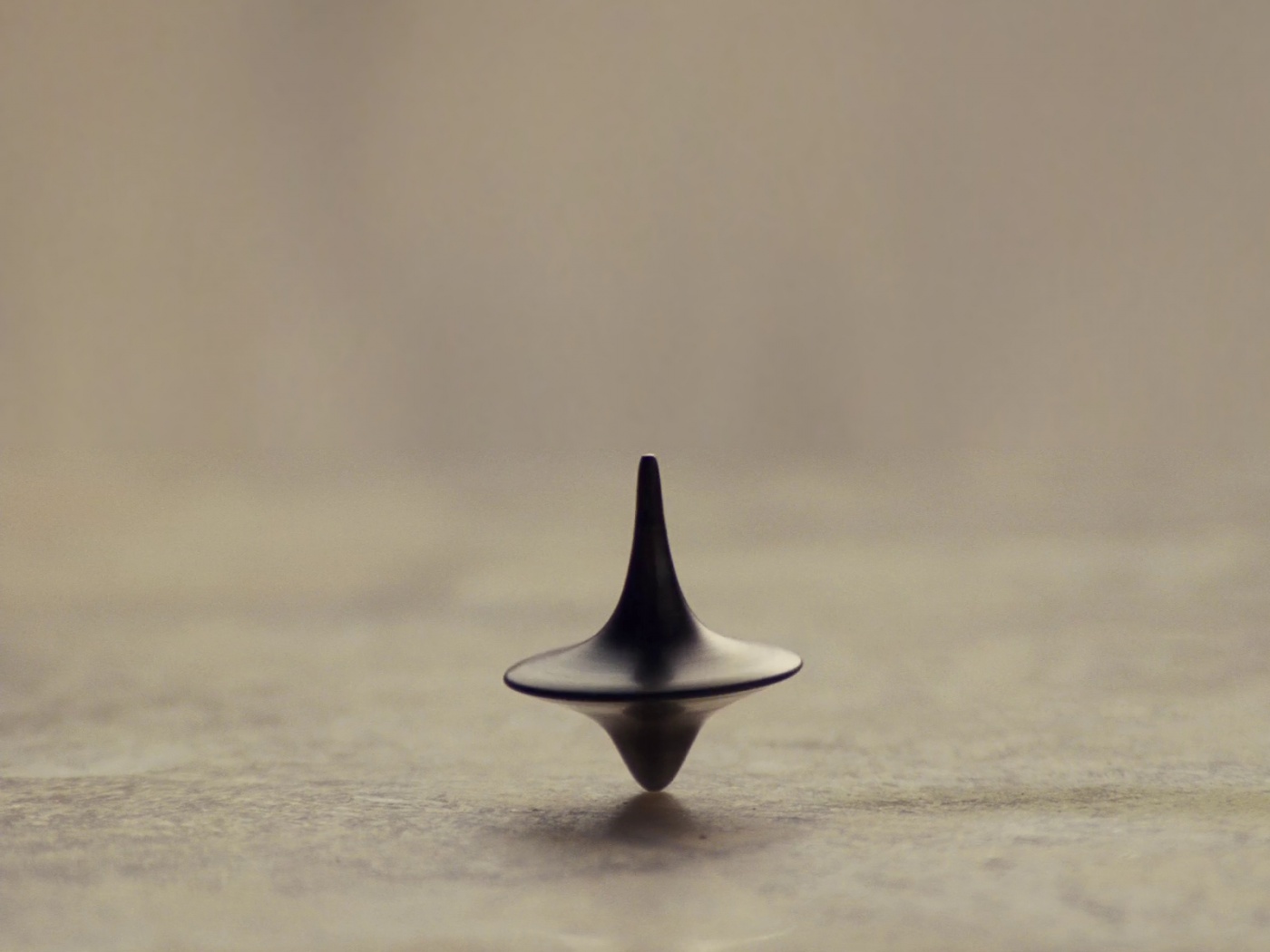 Волчок обои