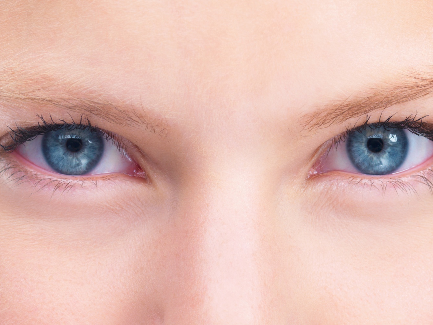 Она смотрит на тебя обои