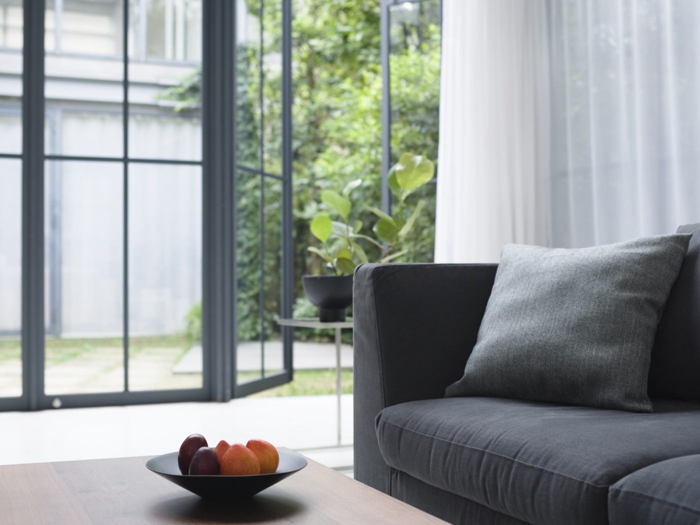 Фрукты в тарелке обои