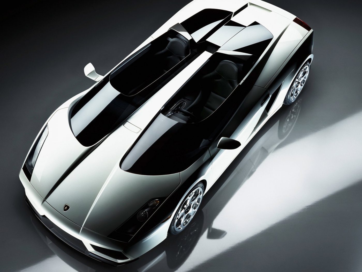 Светло-серый Lamborghini обои