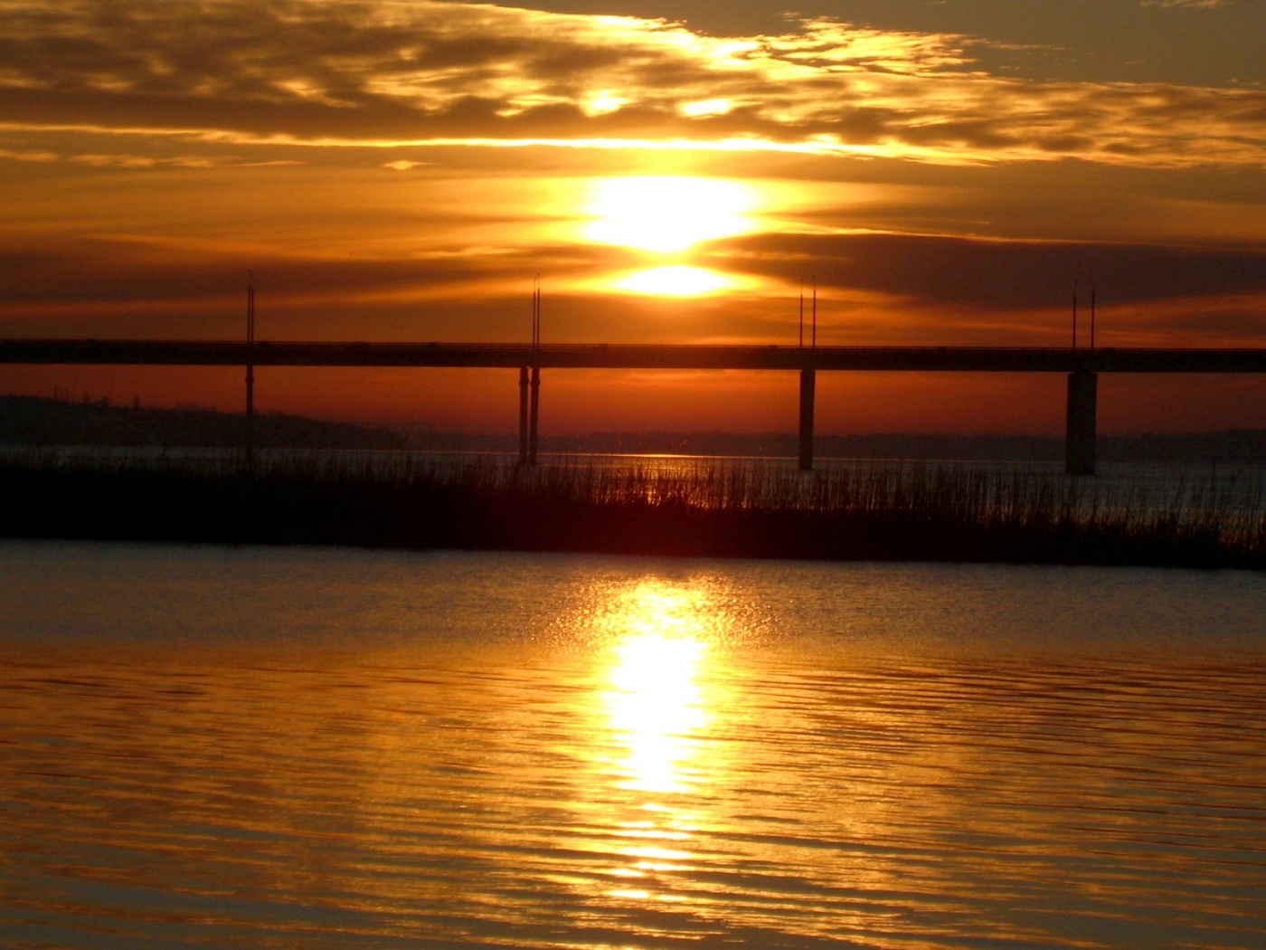 Мост на фоне заката обои