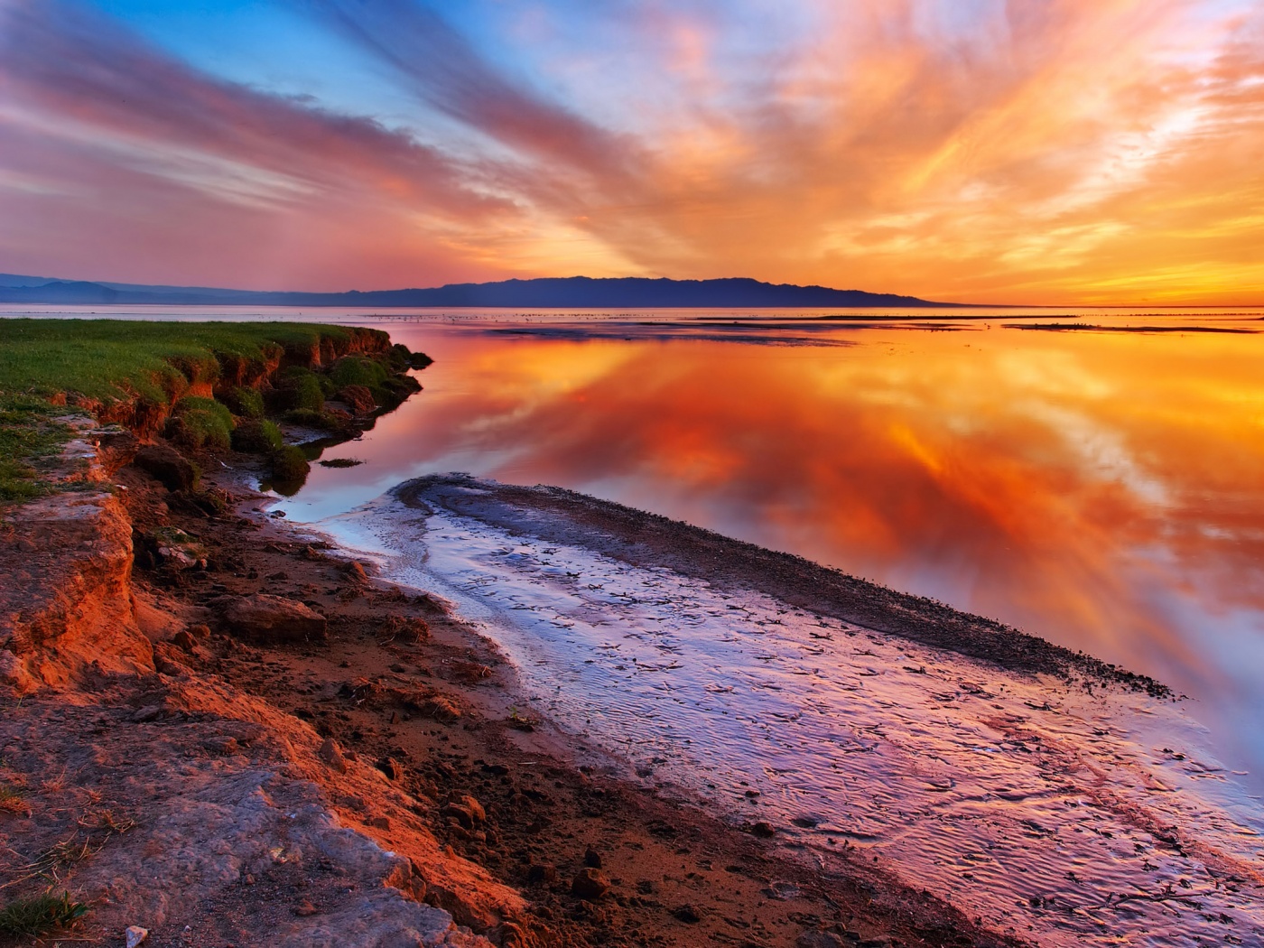 Озеро на закате обои