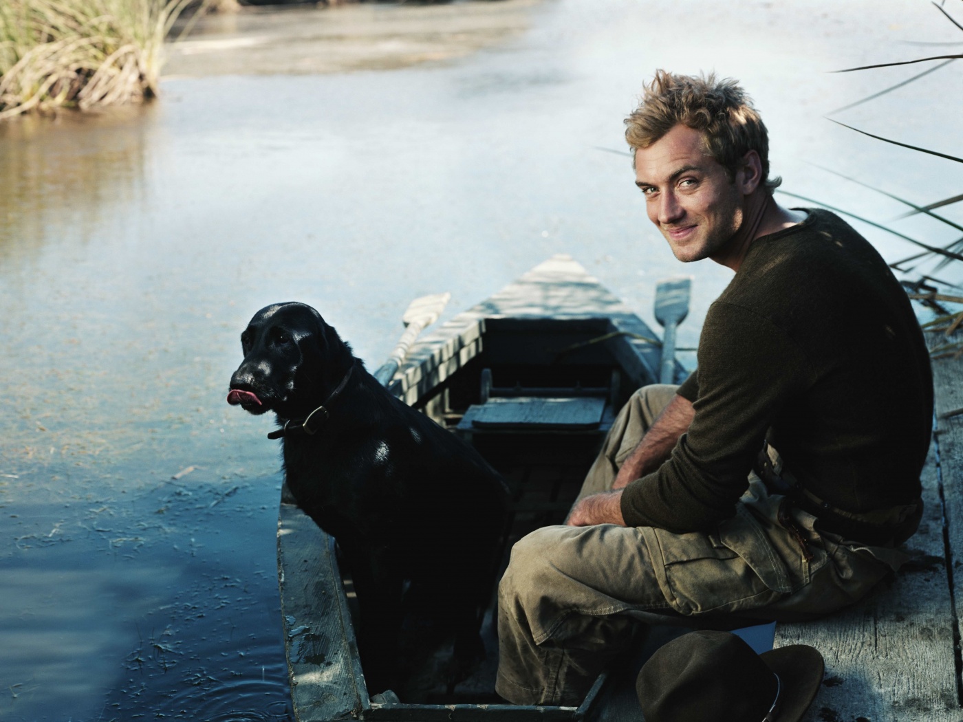 Джуд Лоу на лодке обои