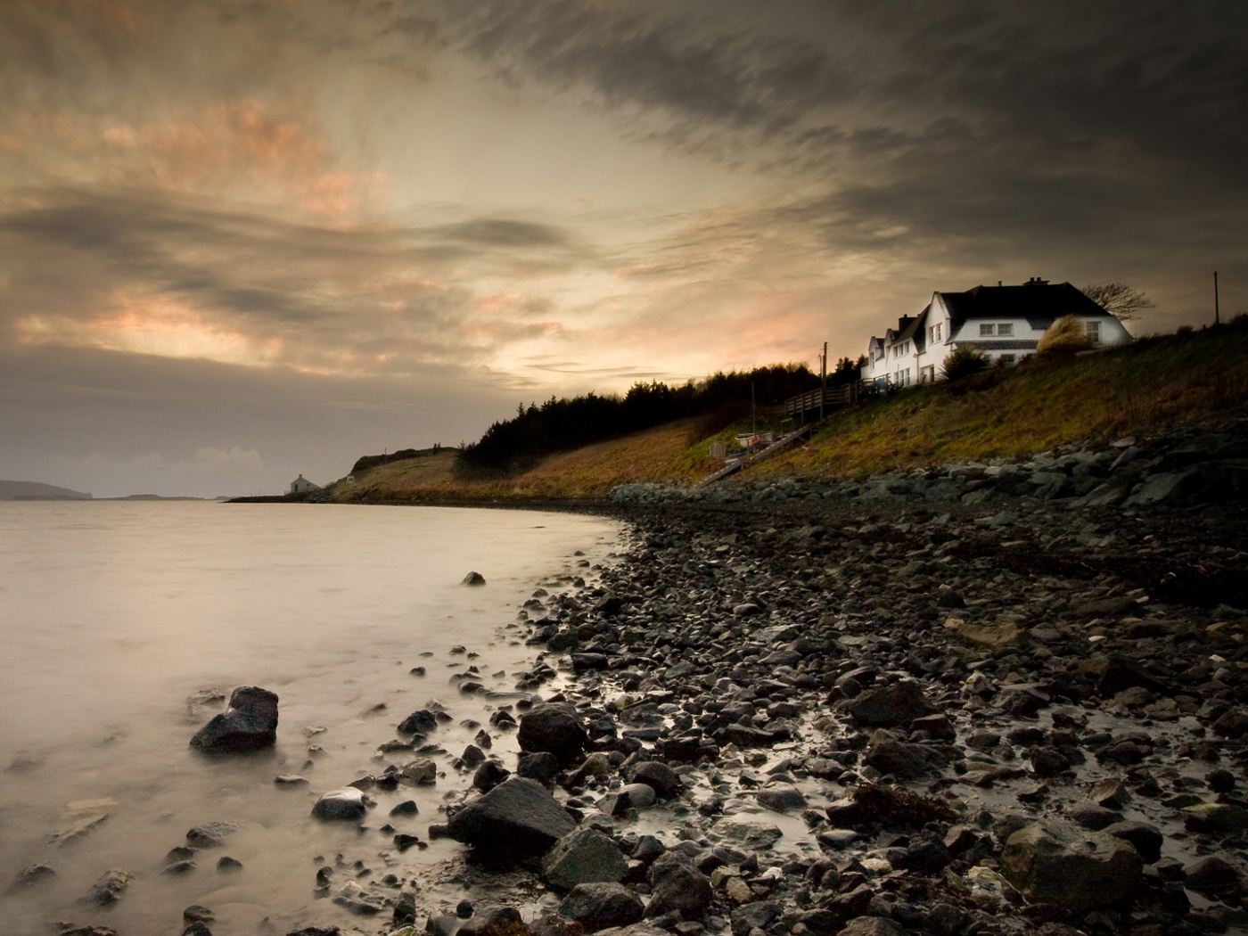 Дом у озера обои