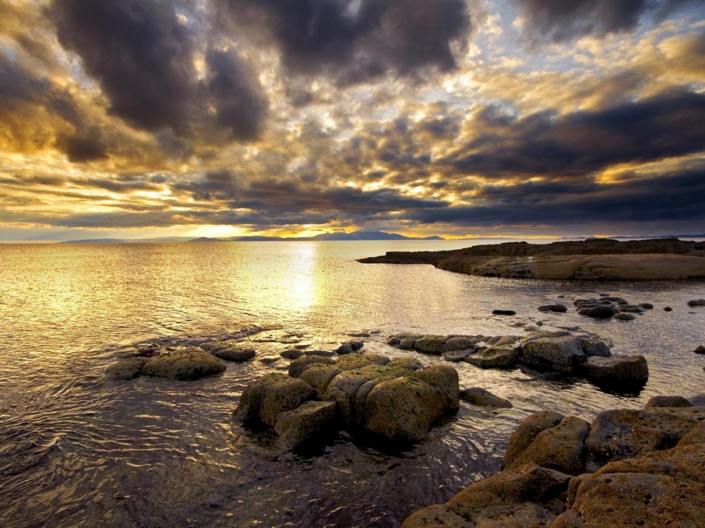 Красивый вид на вечернее море обои