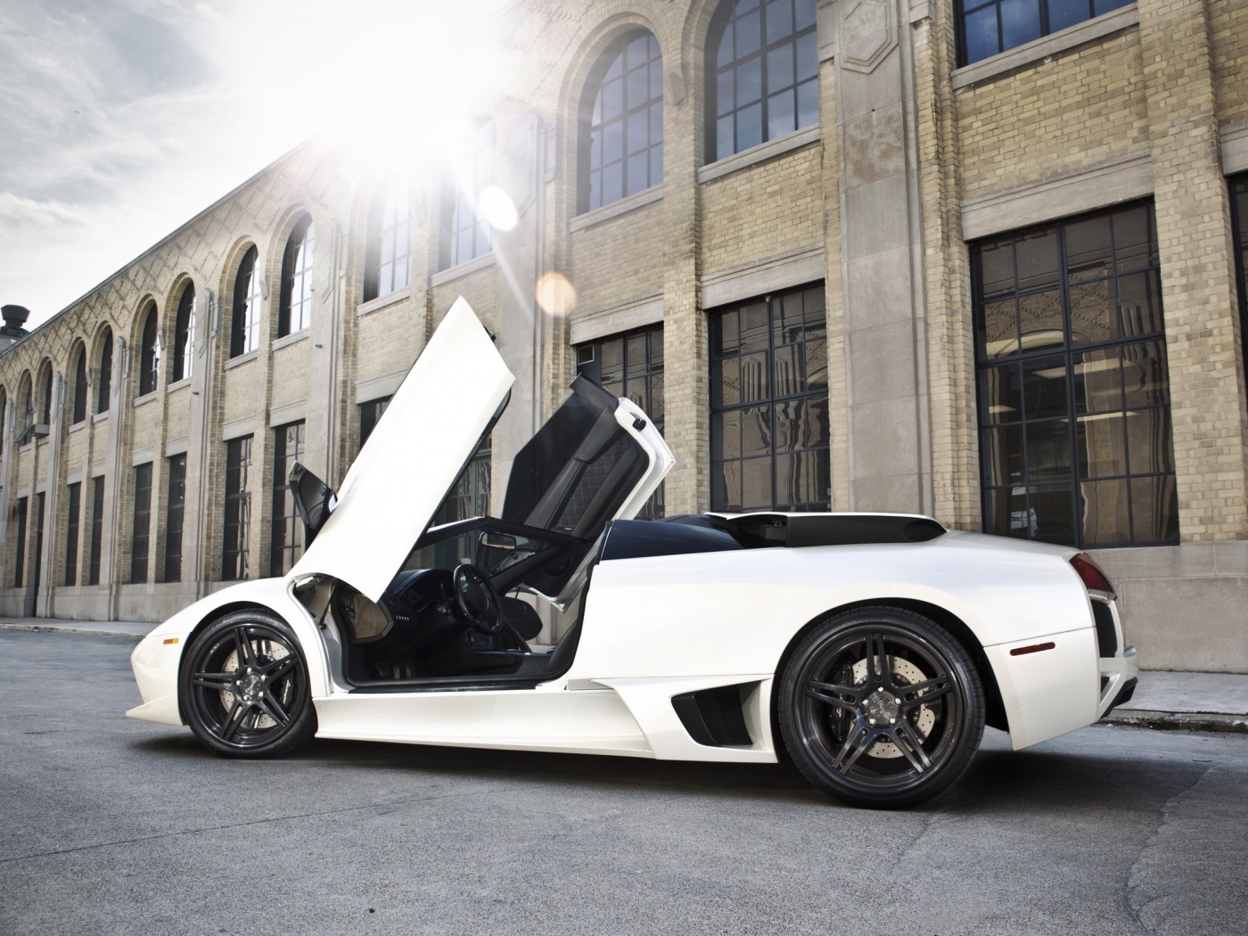 Белая Ламборгини Мурсьелаго обои