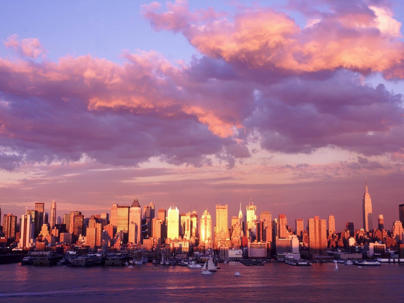 Панорама города на закате обои