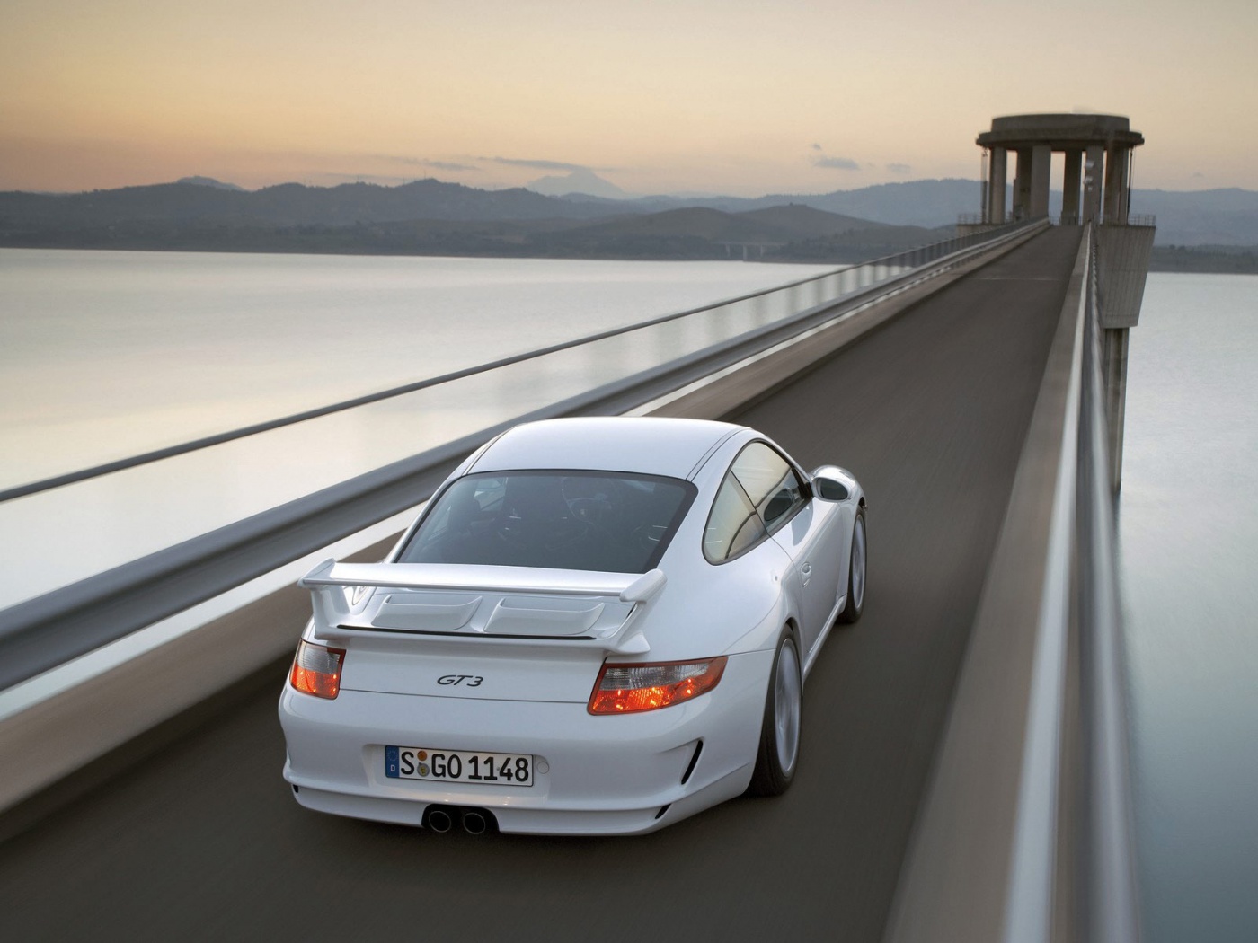 Порше на дамбе обои