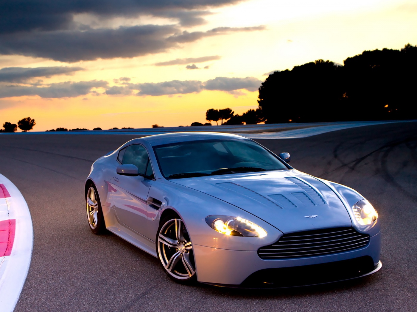 Aston Martin обои