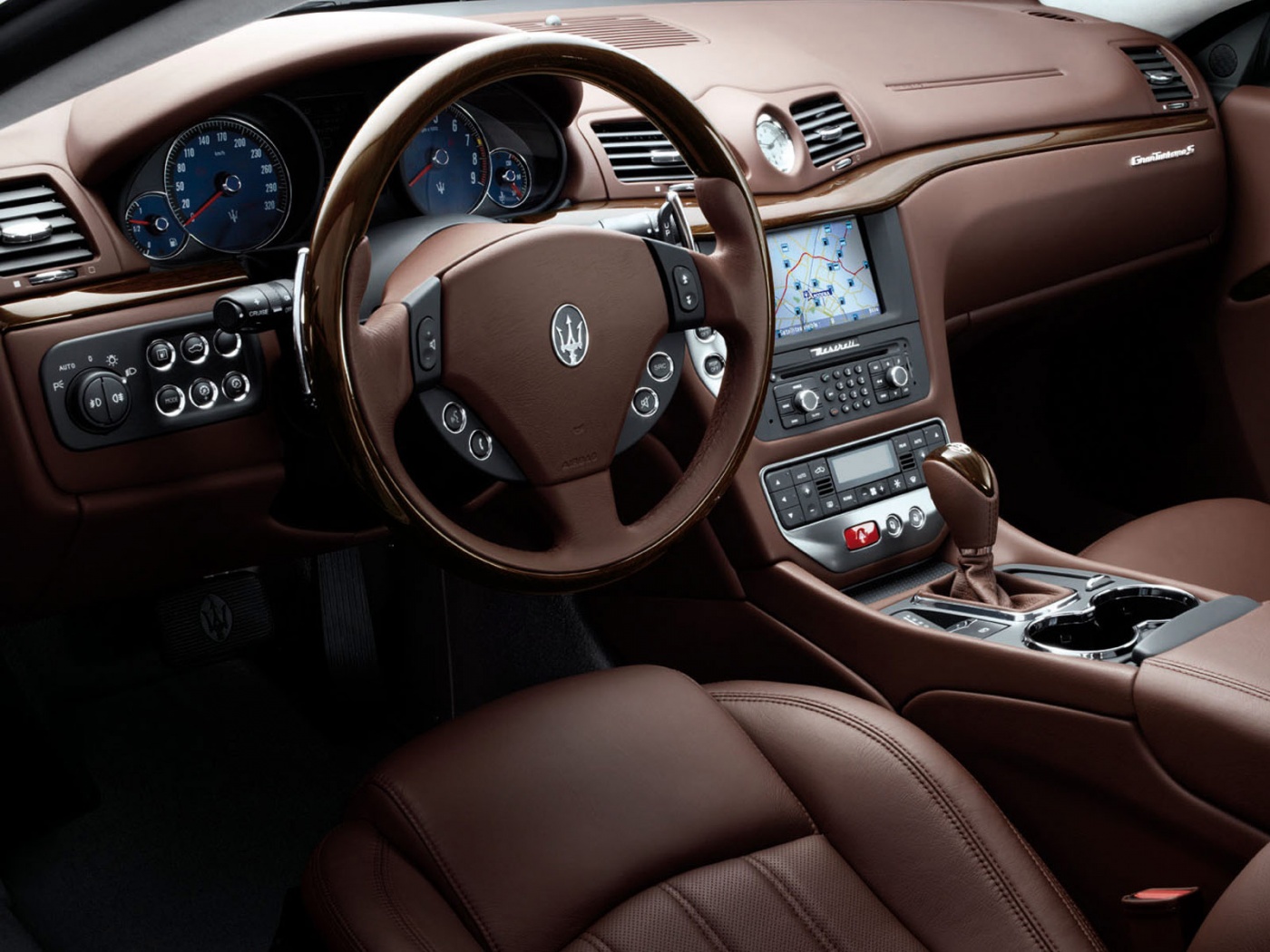 Салон Maserati Granturismo обои
