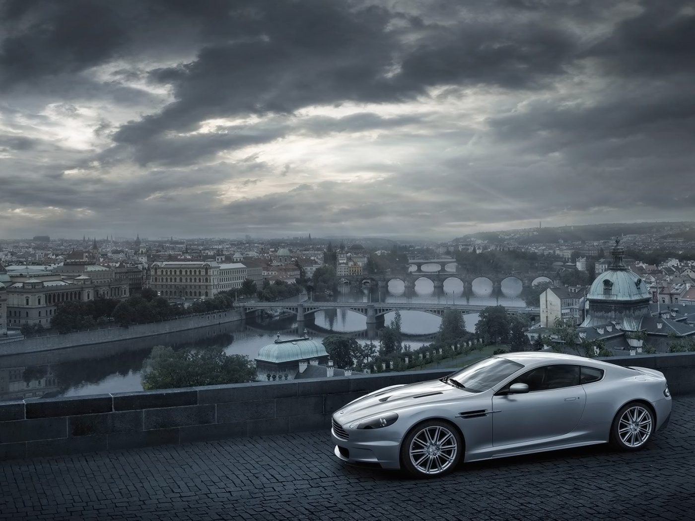 Aston Martin в городе обои