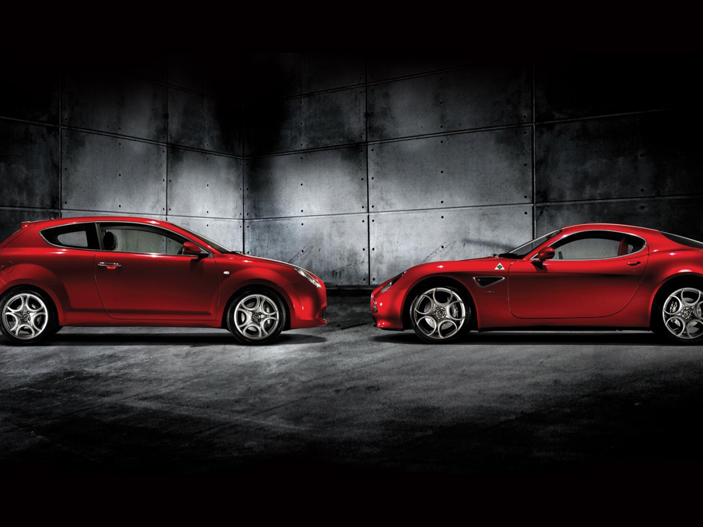 Два альфа ромео с разными кузовами обои