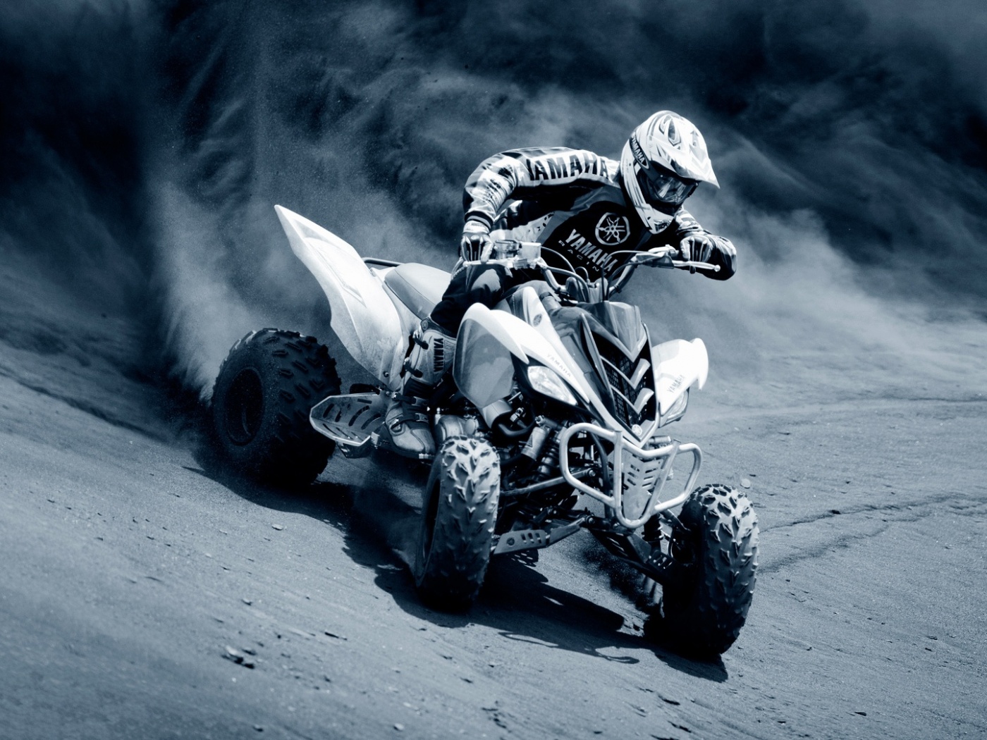 Спортсмен на квадроцикле обои