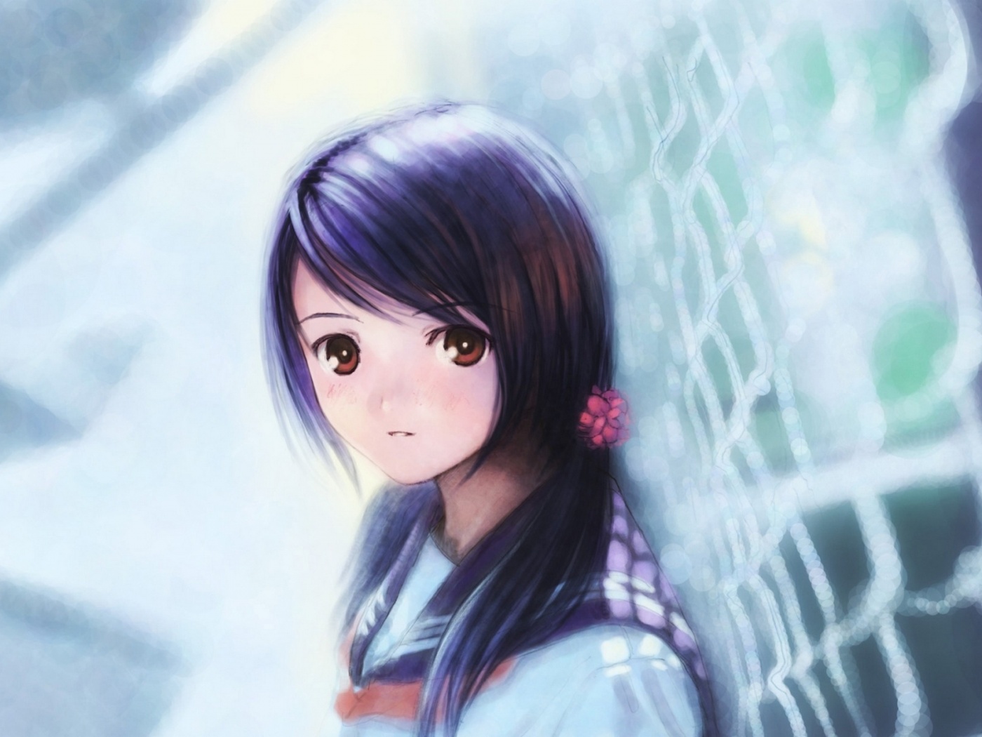 Девочка у сетчатого забора обои