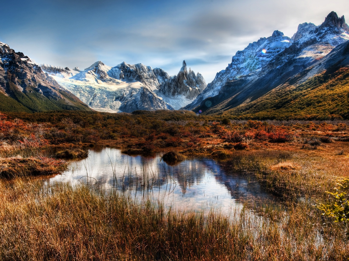 Болота на фоне гор обои