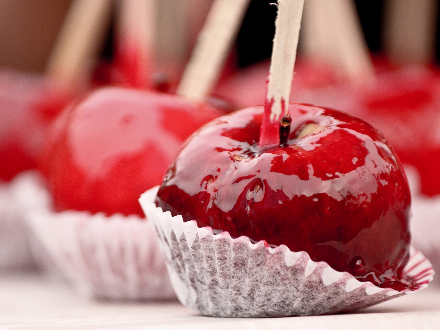 Яблочко в карамели обои