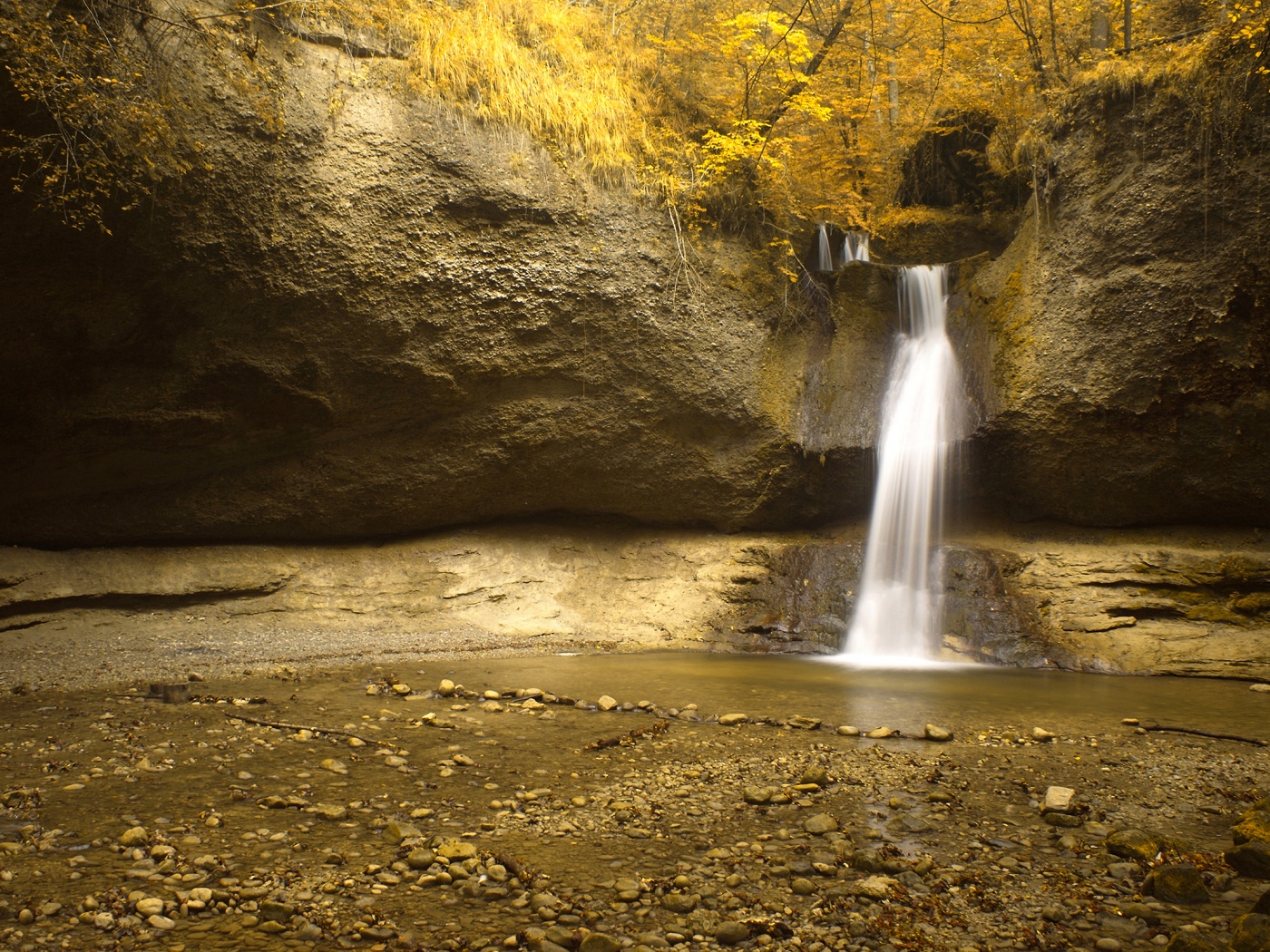 Водопад в Швейцарии обои