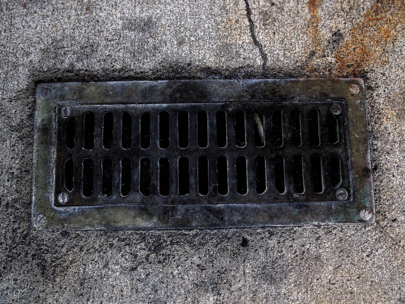 Канализационная решетка обои